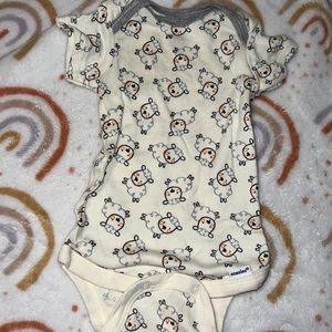 Gerber sheep onesie 0-3m